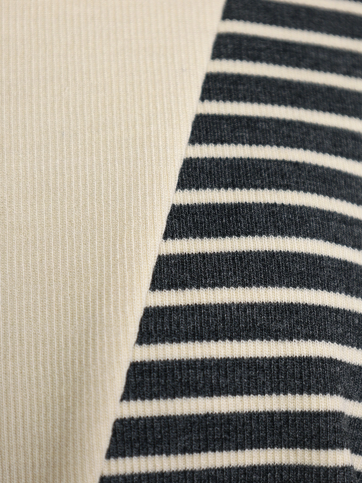 Джемпер бежевого цвета в полоску с рукавами 3/4 